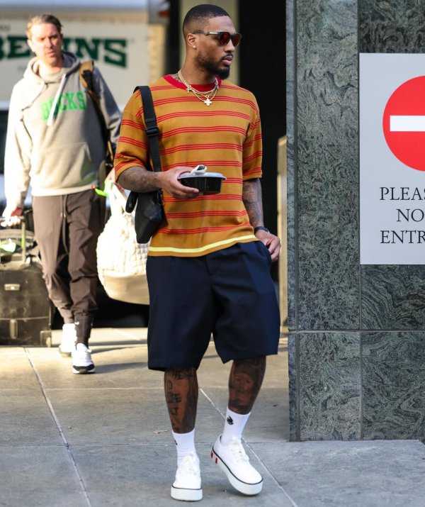 上海配资网 心情不错，利拉德被裁后晒照：未完待续