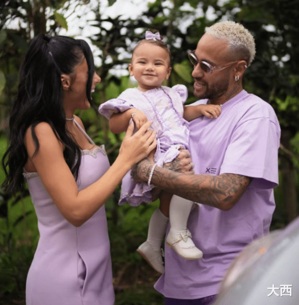 盛鹏配资 内马尔和女友近照, 大伤后重回桑托斯, 女友绝美, 2次分手后复合