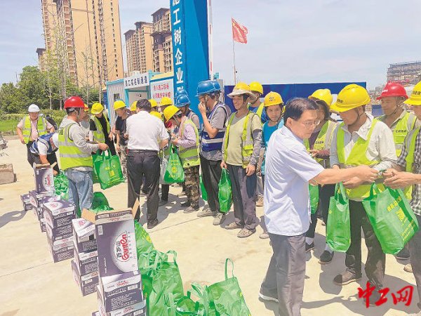 万店优配 工会送清凉 防暑保安康