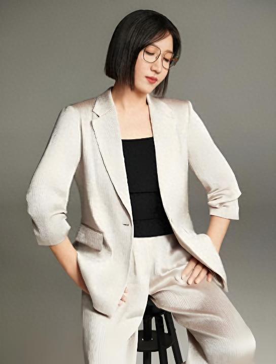 天通盈 得罪了半个娱乐圈，她吃够了苦头，终于学会了向资本低头